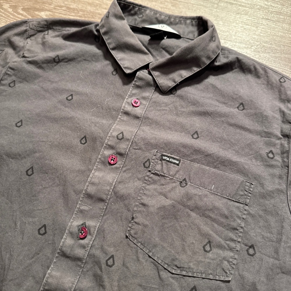 Volcom Shirt Men M Gray Cotton Stone Print‎ Short Sleeve Skate Surf Casual Indie